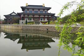 人工湖