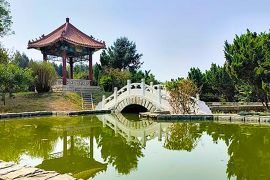 陵园湖泊