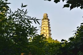 陵园宝塔