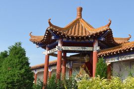 陵园凉亭