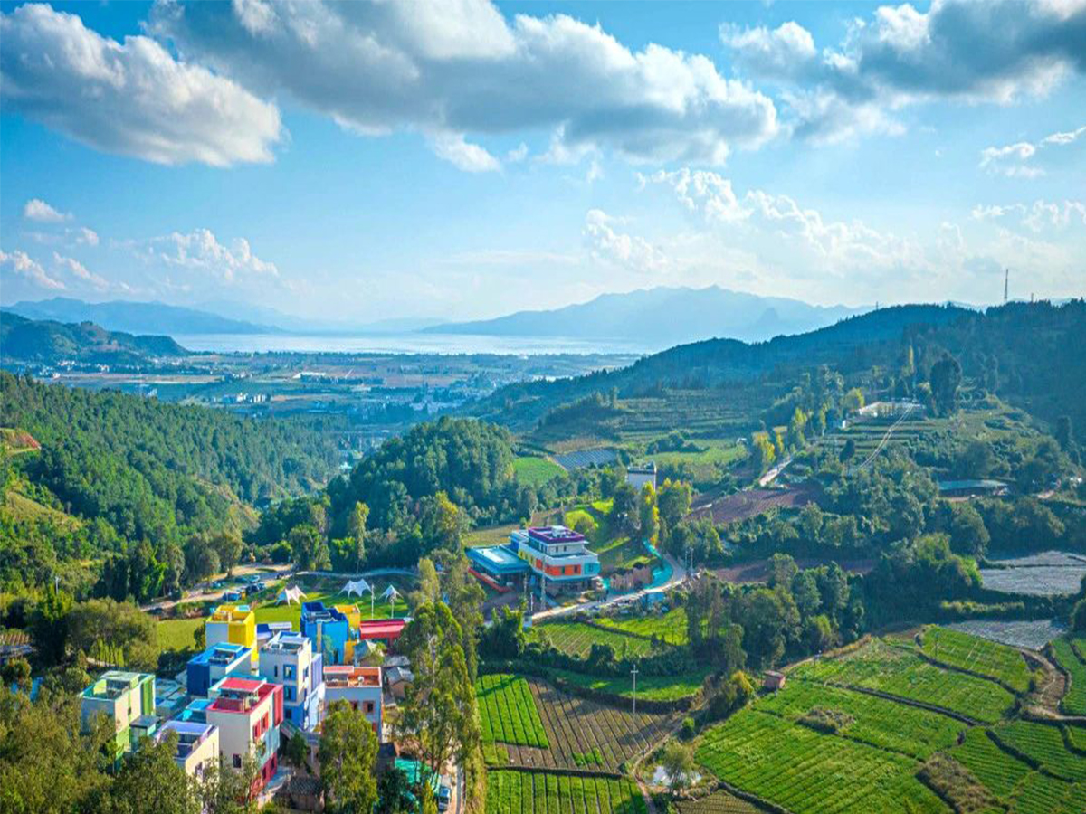 抚仙湖人文纪念园——抚仙湖畔的宁静归宿 