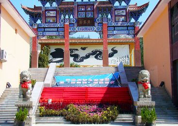卧龙岗园林公墓