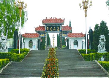 卧龙公墓
