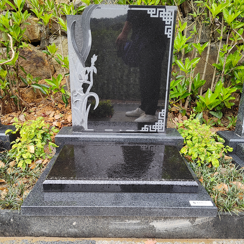 传统立碑