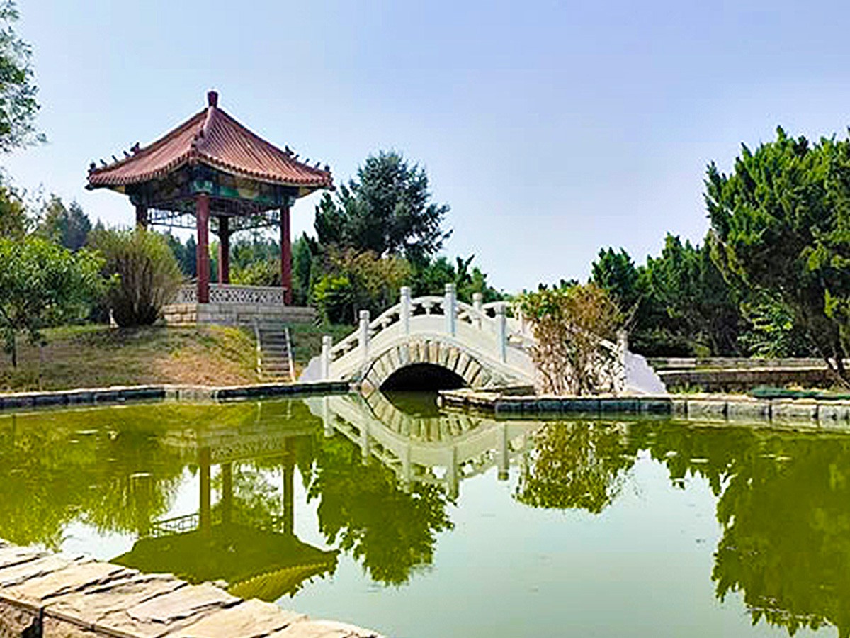陵园湖泊
