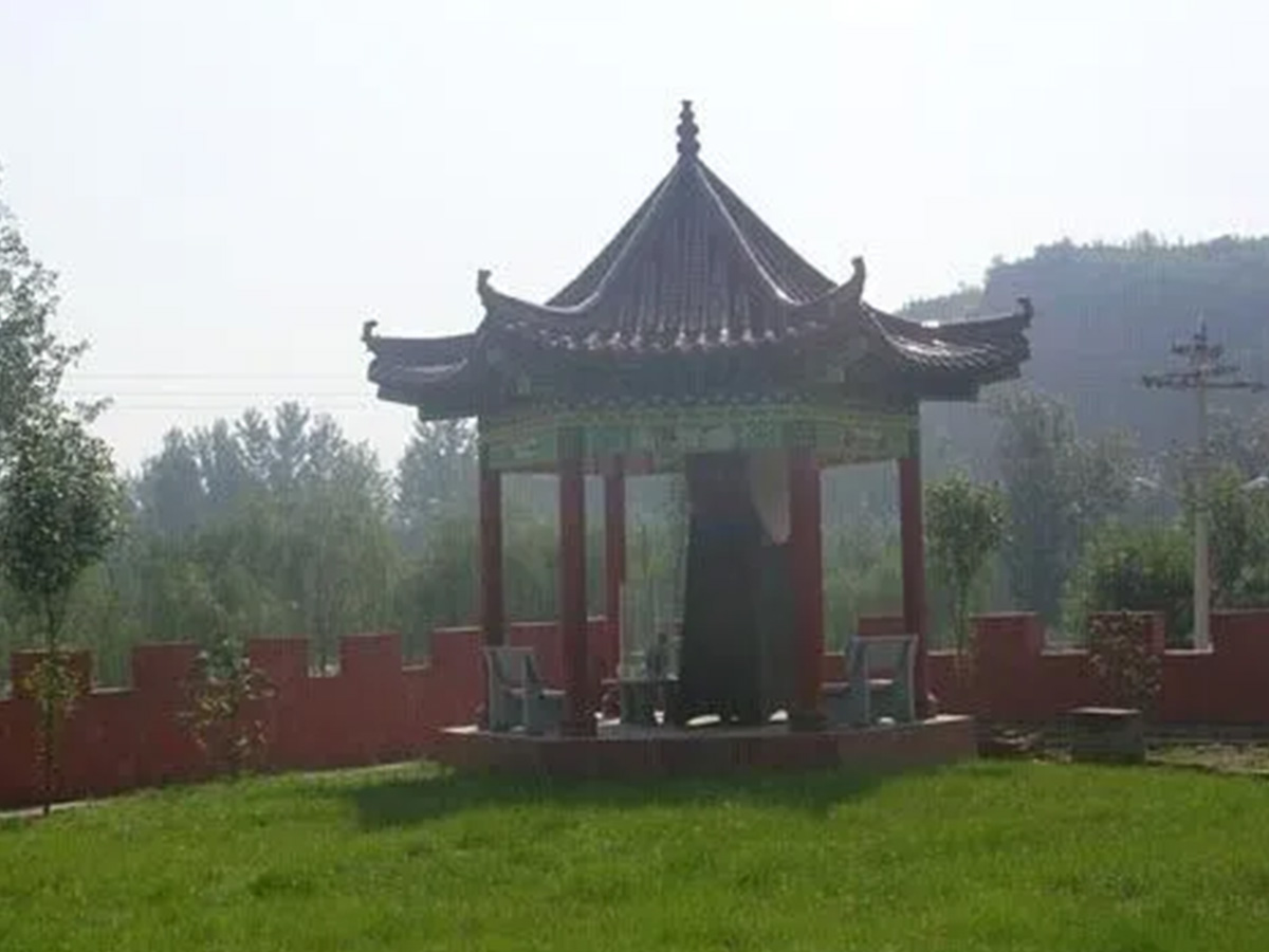 陵园亭子