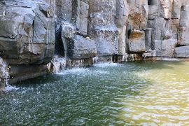陵园湖水