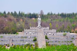 陵园佛像
