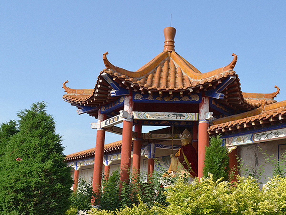 陵园凉亭