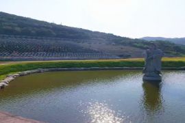 陵园湖泊