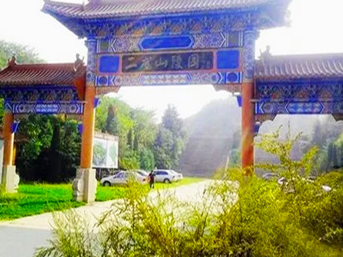陵园正门