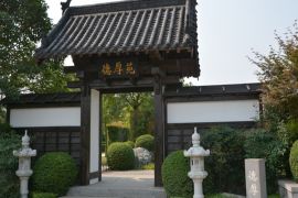 墓区入口