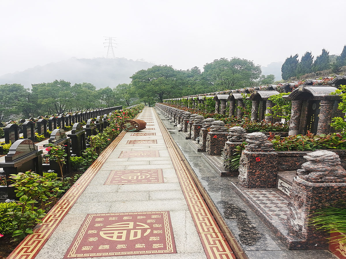 墓区小路