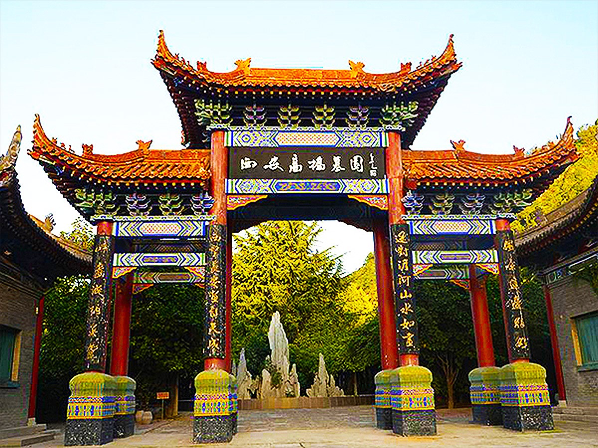 陵园大门