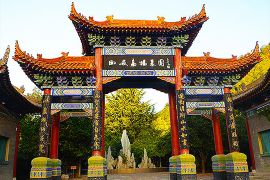 陵园大门